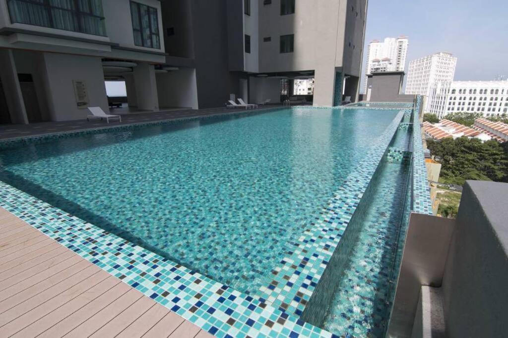 Jazz 313 Cosy 2-Bedroom Suite With Pool & Seaview Bagan Jermal Exterior photo
